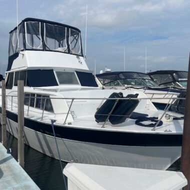 1985 Marinette 39 Sedan Flybridge