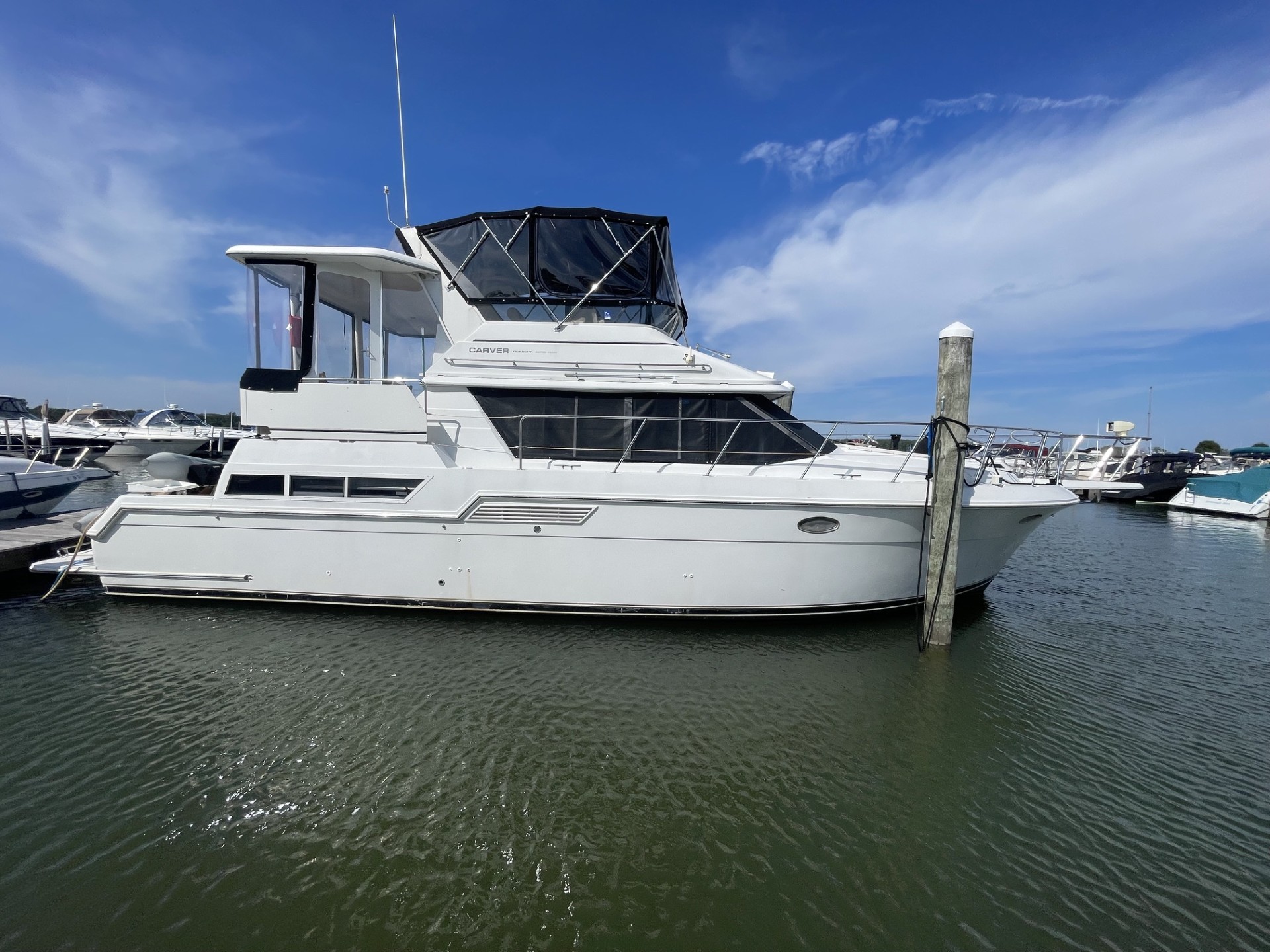 1997 Carver 430 Cockpit Motor Yacht