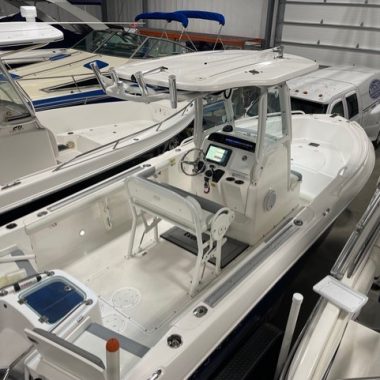 2016 Everglades 230 Center Console